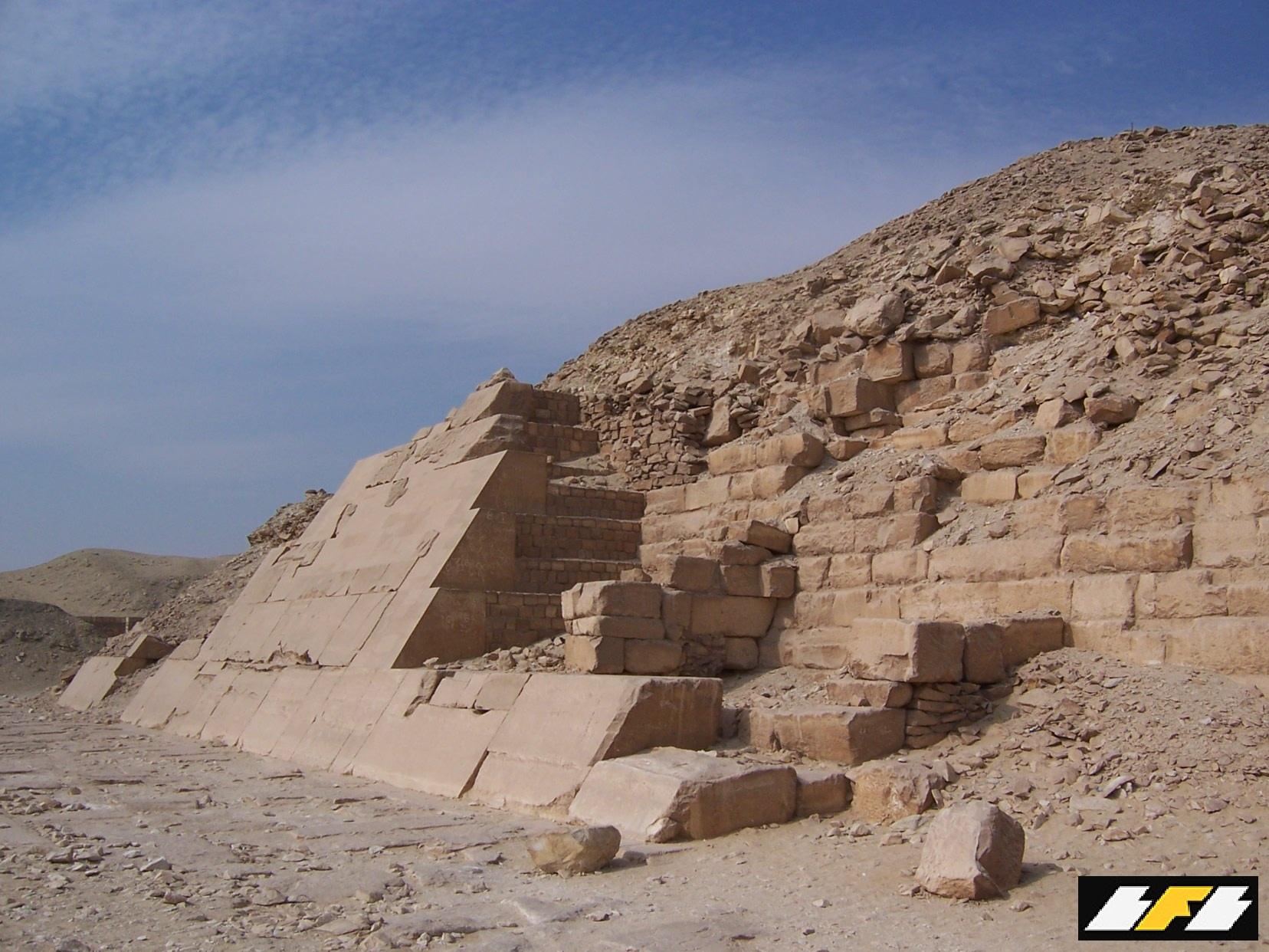  Egyptian Tour Guide Arrested for Drawing on 4,000-Year-Old Pyramid
